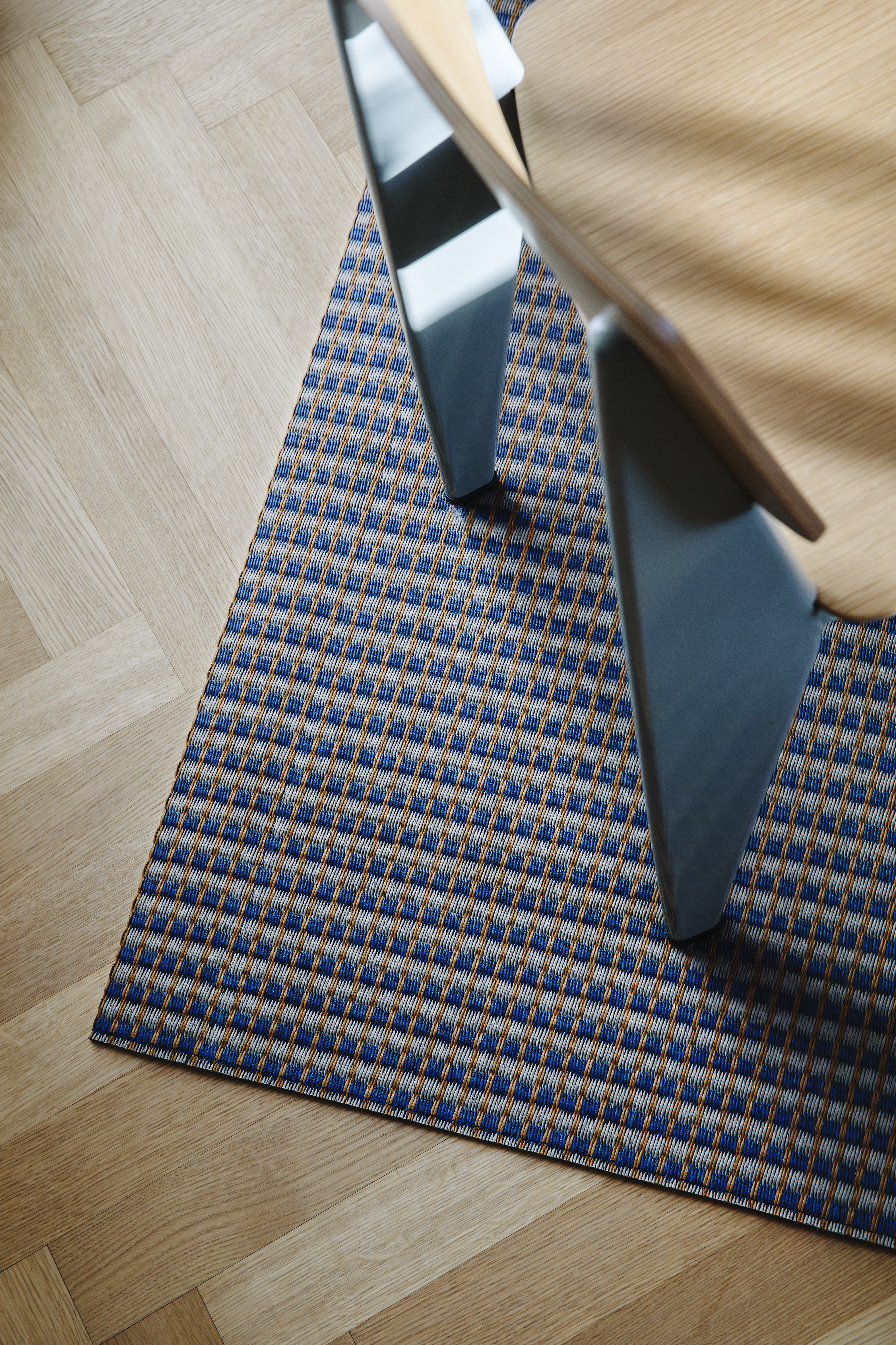 Bulevardi_146320403_nutria-dark blue-brown_interior 1